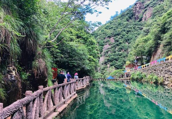 舞龙峡美景