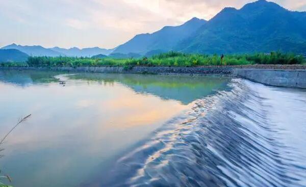 生仙里景区里的湖